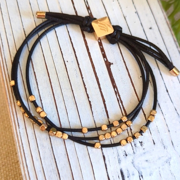 NWOT Black and Gold Adjustable Slide Bracelet - Picture 3 of 6